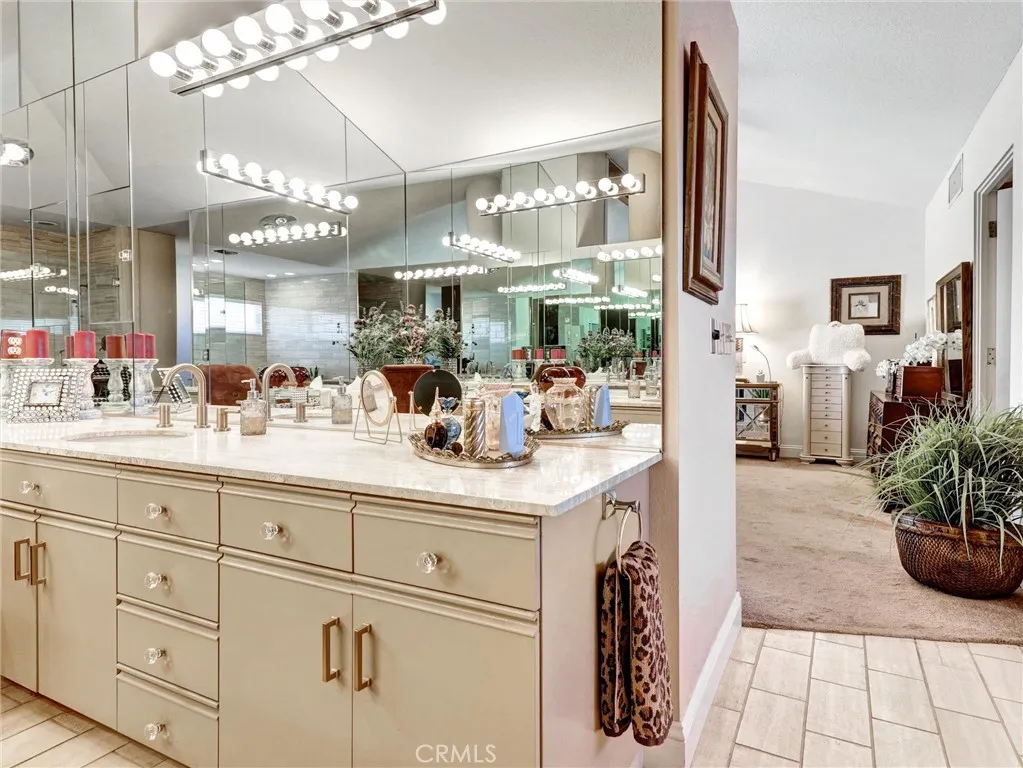 208 Kavenish Drive S, Rancho Mirage, California 92270 home-pic-40