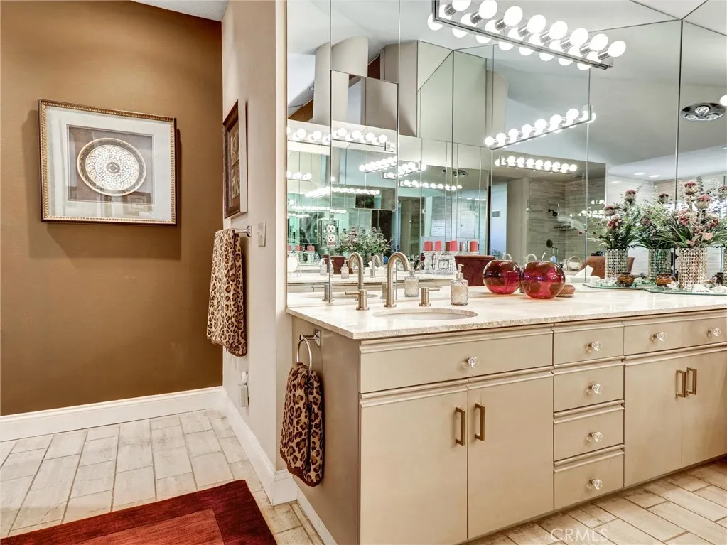 208 Kavenish Drive S, Rancho Mirage, California 92270 home-pic-38