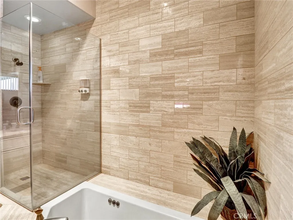 208 Kavenish Drive S, Rancho Mirage, California 92270 home-pic-32