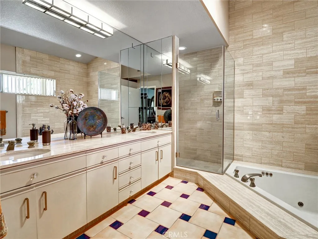 208 Kavenish Drive S, Rancho Mirage, California 92270 home-pic-30