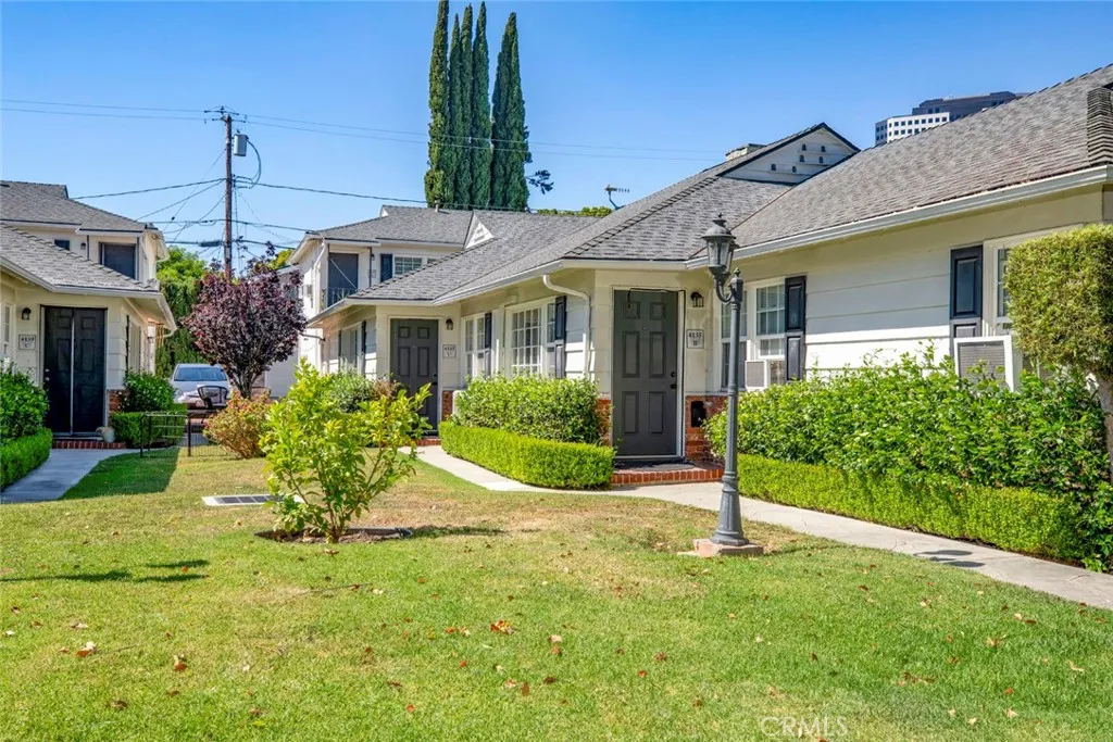 4135 Warner Boulevard B, Burbank, California 91505, 1 Bedroom Bedrooms, ,1 BathroomBathrooms,Residential Lease,For Rent,Warner,BB25181055