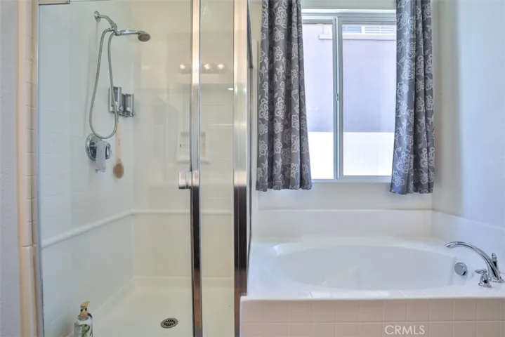 Ensuite Shower and Tub