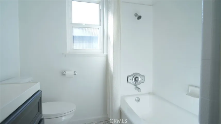 Bath tub