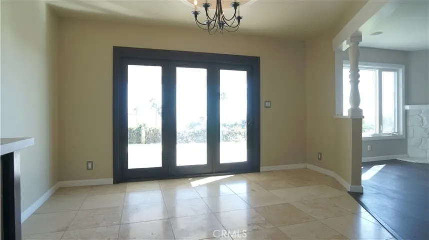 Dining room looking towards patio & 
backyard.