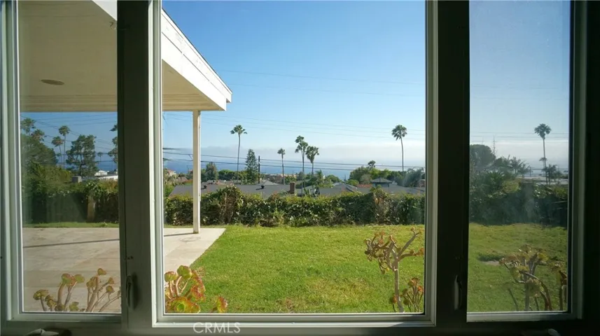 Marvelous ocean v
iew from living room