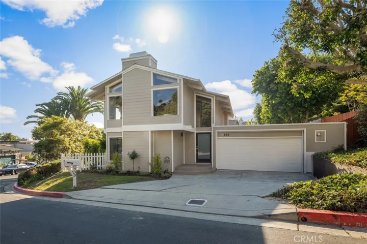 Laguna Village Home with 2 car driveway in the Heart of the Village