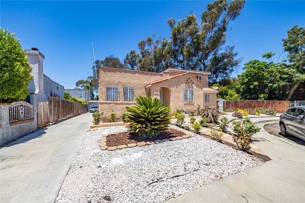 2525 S Cochran Avenue, Los Angeles, California 90016 home-pic-32