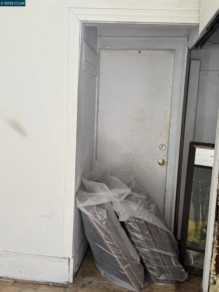 1436 Peralta St, Oakland, California 94607 home-pic-9