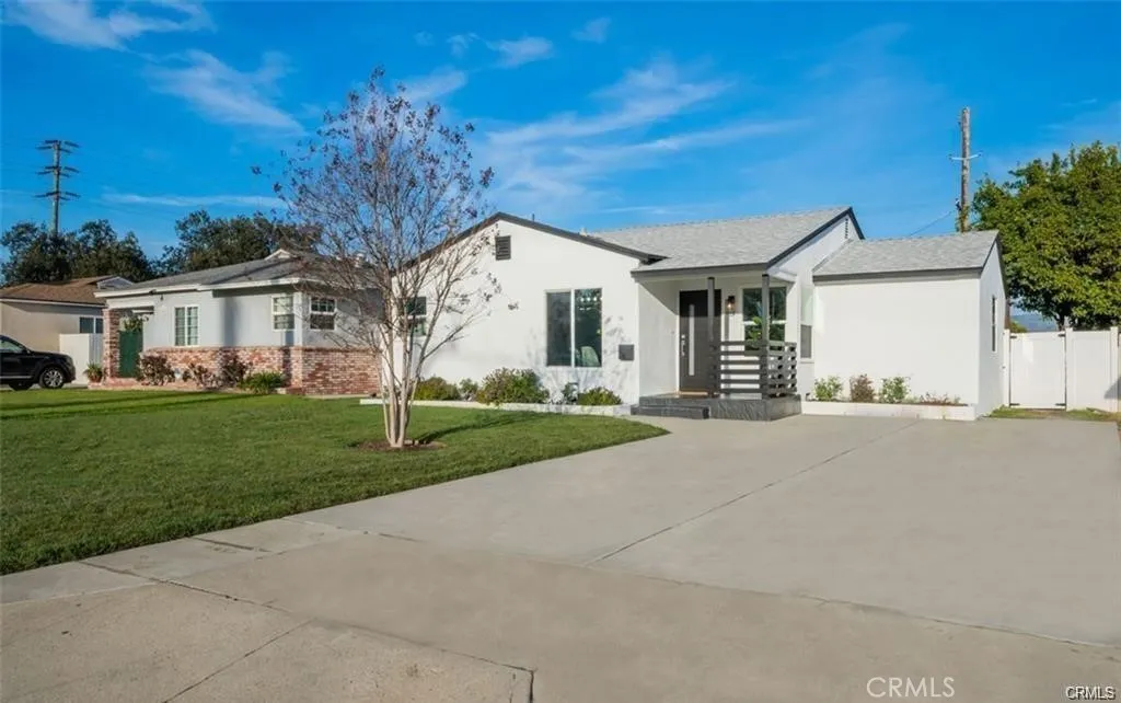 1486 N Clybourn Avenue, Burbank, California 91505, 2 Bedrooms Bedrooms, ,1 BathroomBathrooms,Residential Lease,For Rent,Clybourn,SR25181147