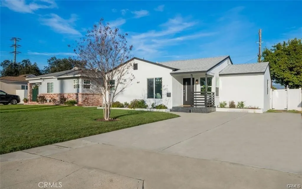1484 N Clybourn Avenue, Burbank, California 91505, 3 Bedrooms Bedrooms, ,2 BathroomsBathrooms,Residential Lease,For Rent,Clybourn,SR25180980