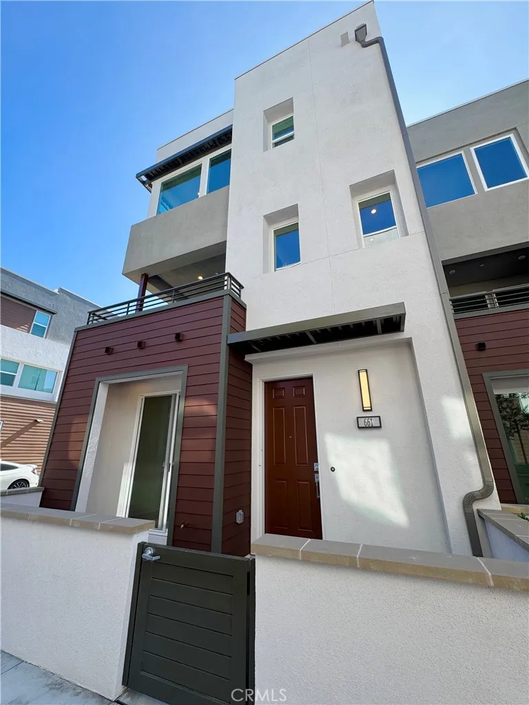 661 S Lyon St, Santa Ana, California 92705, 3 Bedrooms Bedrooms, ,3 BathroomsBathrooms,Residential Lease,For Rent,Lyon St,OC25153526