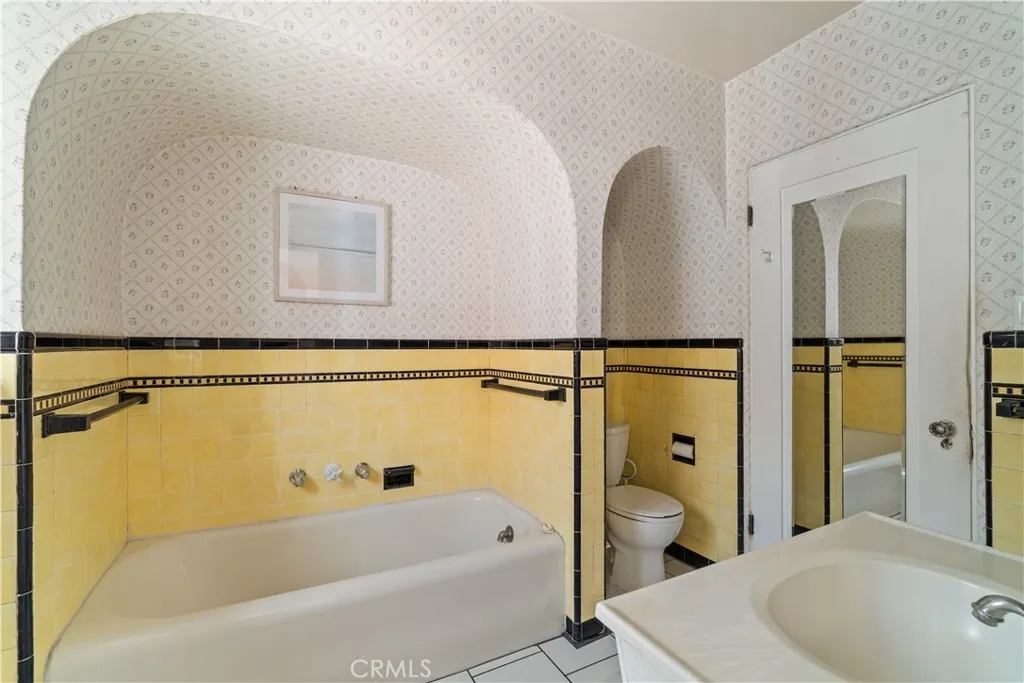 138 N Swall Drive, Beverly Hills, California 90211 home-pic-36