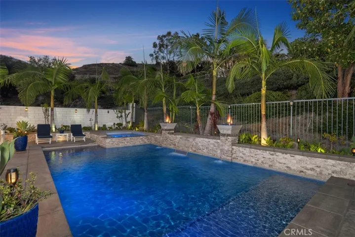 12 La Perla, Lake Forest, California 92610