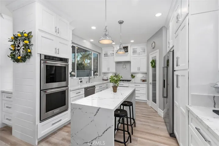 12 La Perla, Lake Forest, California 92610