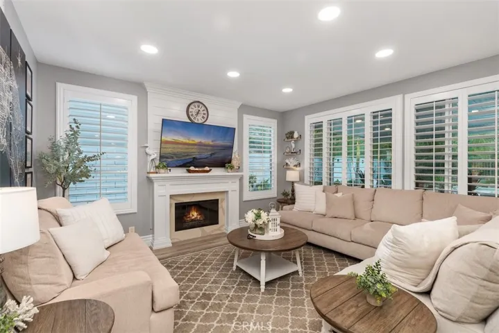 12 La Perla, Lake Forest, California 92610