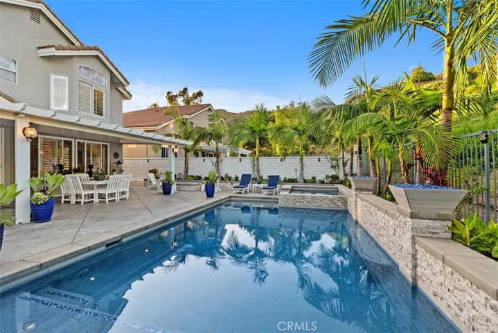12 La Perla, Lake Forest, California 92610