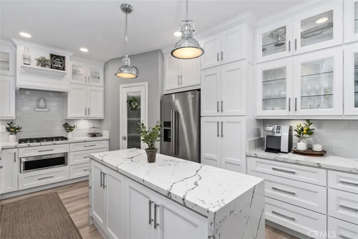 12 La Perla, Lake Forest, California 92610