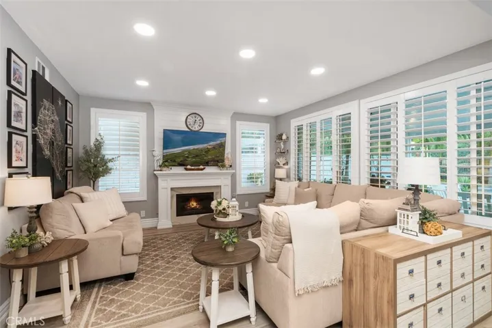 12 La Perla, Lake Forest, California 92610
