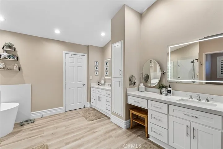 12 La Perla, Lake Forest, California 92610