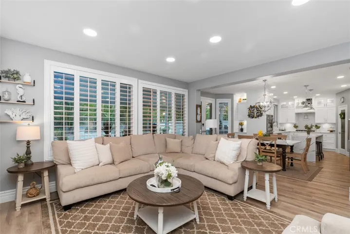12 La Perla, Lake Forest, California 92610