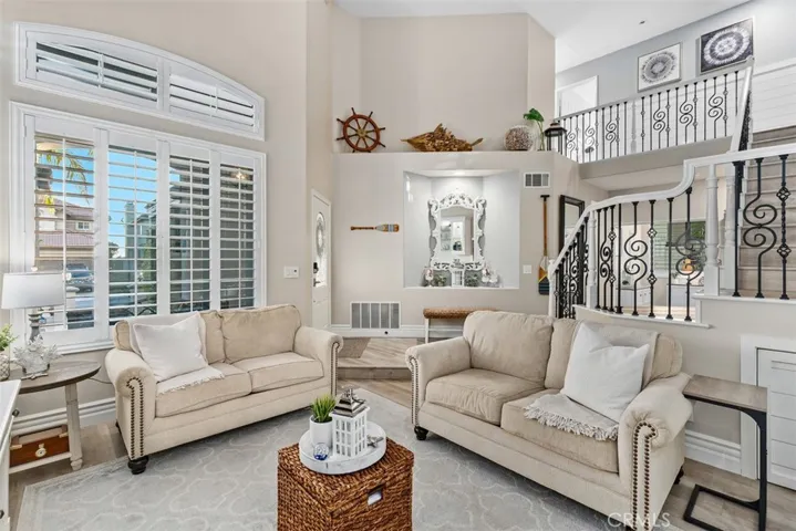 12 La Perla, Lake Forest, California 92610
