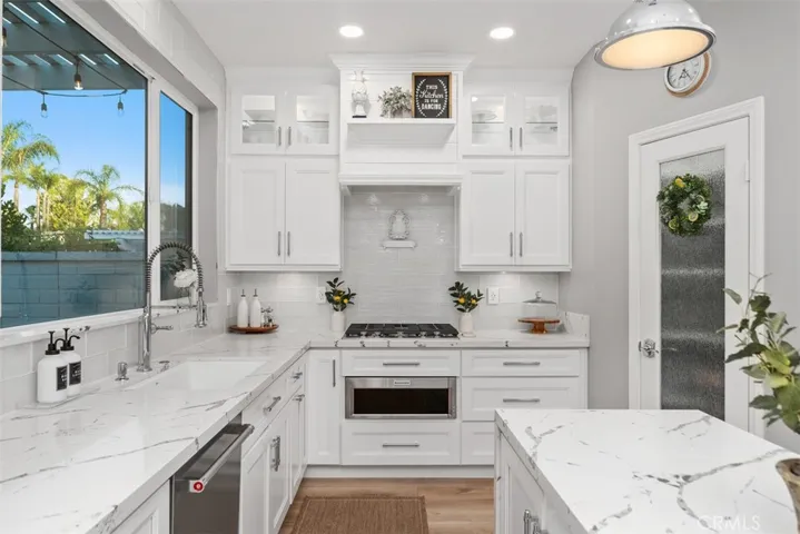 12 La Perla, Lake Forest, California 92610