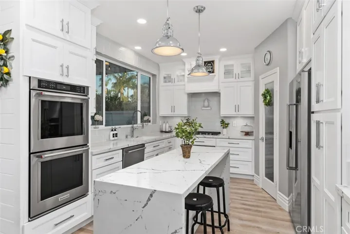 12 La Perla, Lake Forest, California 92610
