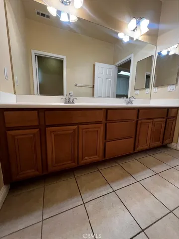 7090 Cottage Grove Drive, Eastvale, California 92880