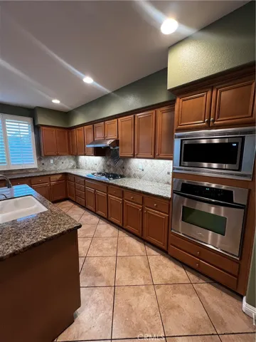 7090 Cottage Grove Drive, Eastvale, California 92880