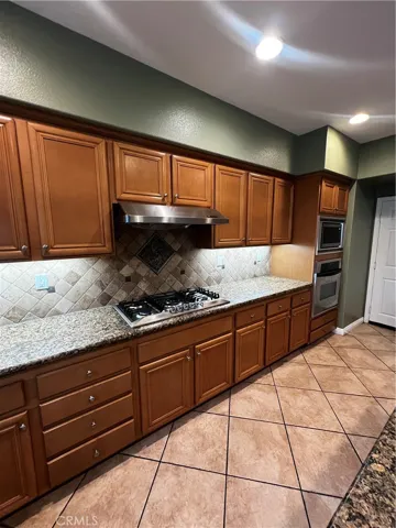 7090 Cottage Grove Drive, Eastvale, California 92880