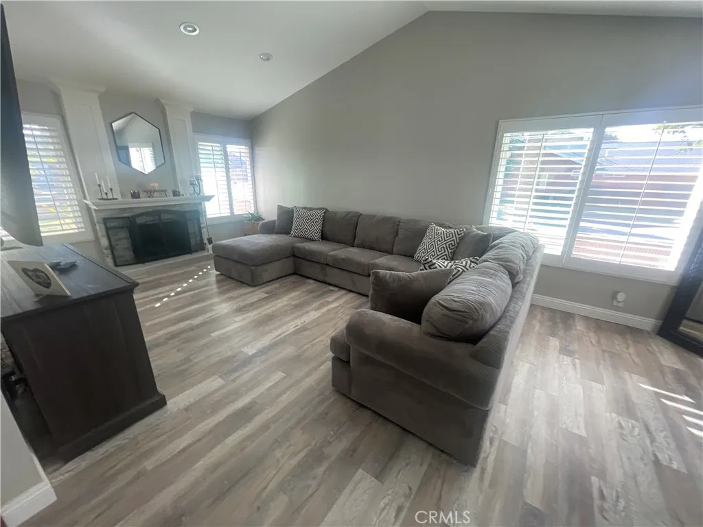 2424 S Lake Avenue, Ontario, California 91761 home-pic-2