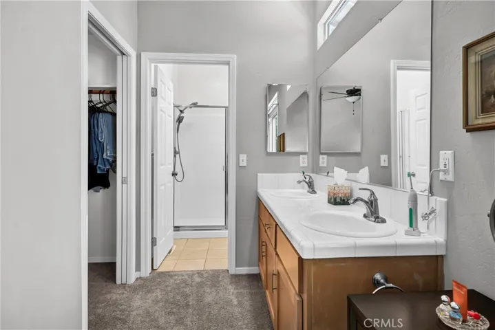 Primary suite with dual sinks & walk in closet