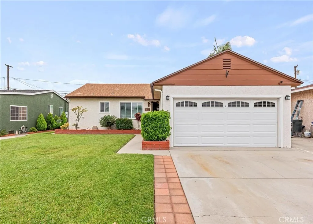 5709 Carfax Avenue, Lakewood, California 90713, 3 Bedrooms Bedrooms, ,2 BathroomsBathrooms,Residential Lease,For Rent,Carfax,PW25180806