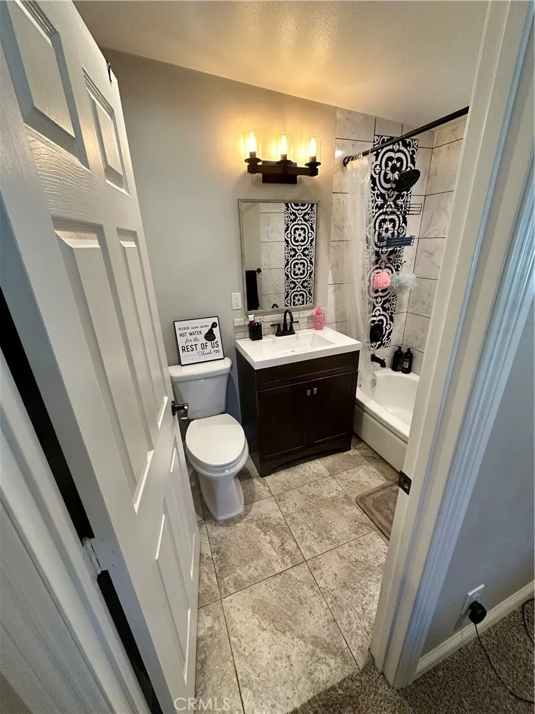 18470 7th Street, Bloomington, California 92316 home-pic-16