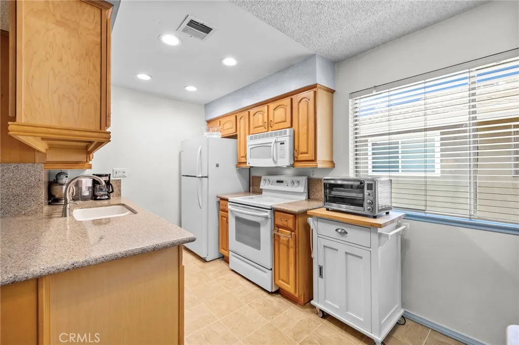 3015 Knollwood Avenue, La Verne, California 91750 home-pic-11