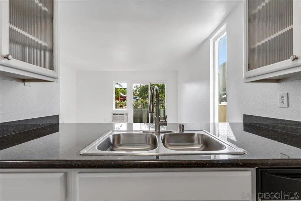 4860 Rolando Ct 29, San Diego, California 92115 home-pic-4