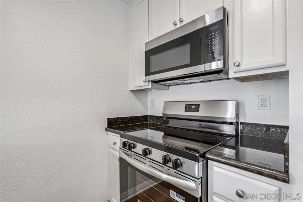 4860 Rolando Ct 29, San Diego, California 92115 home-pic-2