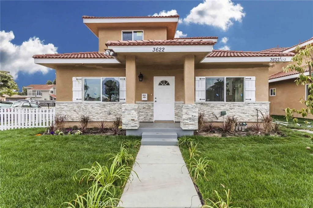 3622 1/2 W Hazard Avenue, Santa Ana, California 92703, 2 Bedrooms Bedrooms, ,2 BathroomsBathrooms,Residential Lease,For Rent,Hazard,PW25181458