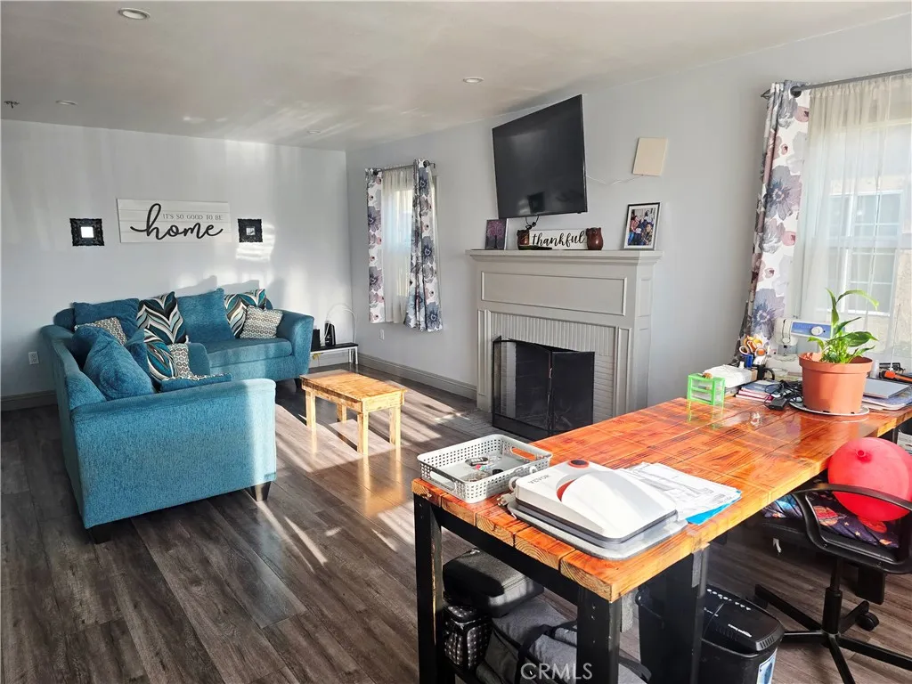 814 S Poinsettia Avenue, Compton, California 90221 home-pic-1