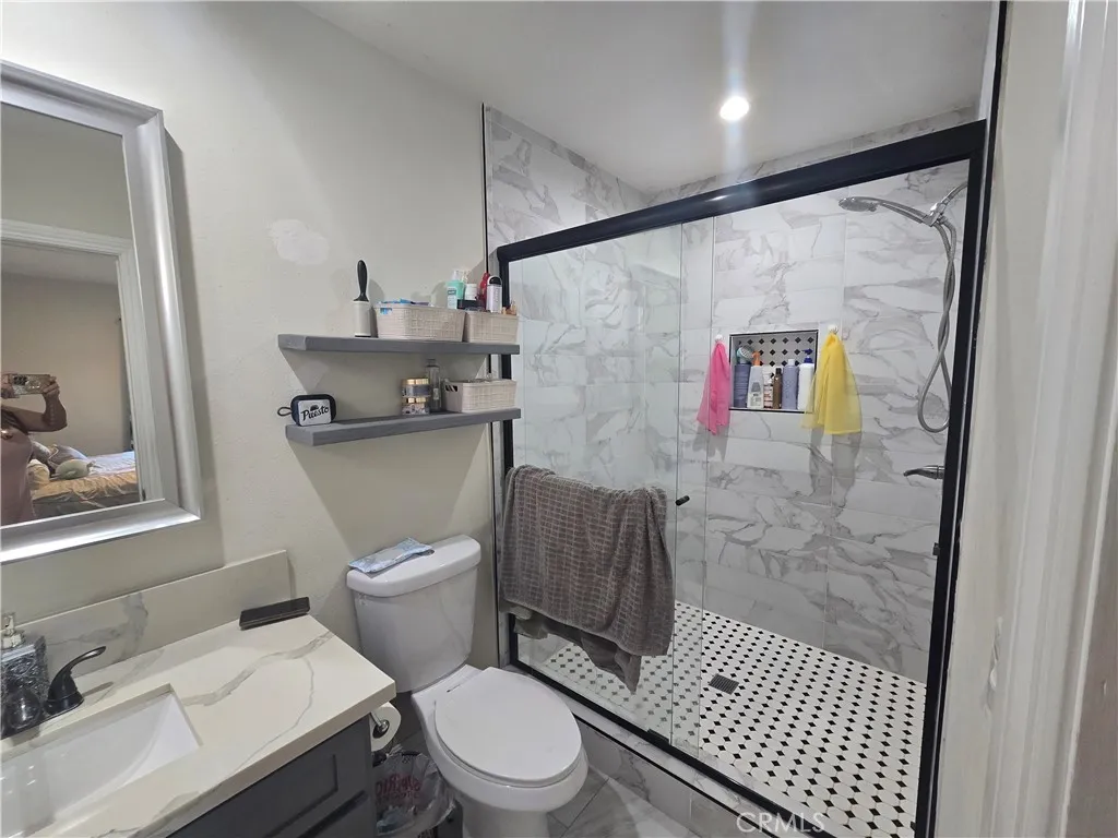 814 S Poinsettia Avenue, Compton, California 90221 home-pic-9