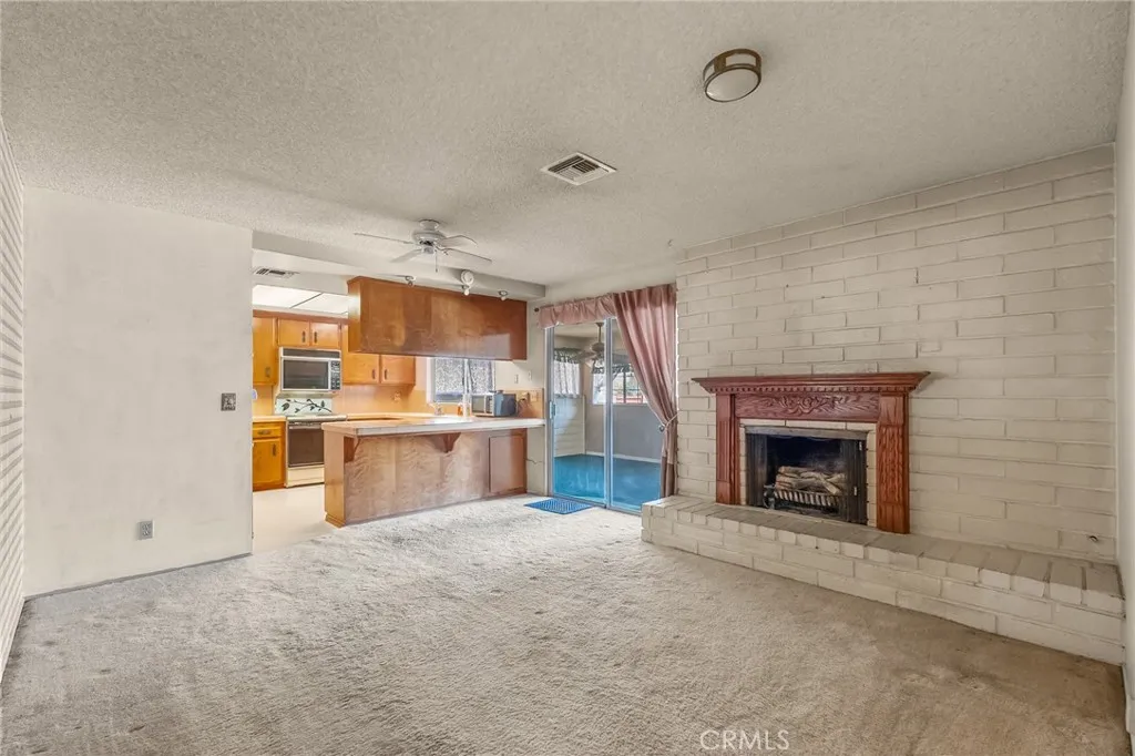 7515 Pinon Drive, Yucca Valley, California 92284 home-pic-11