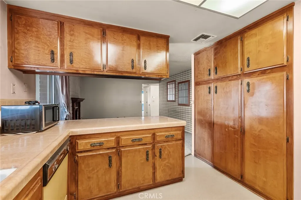 7515 Pinon Drive, Yucca Valley, California 92284 home-pic-10