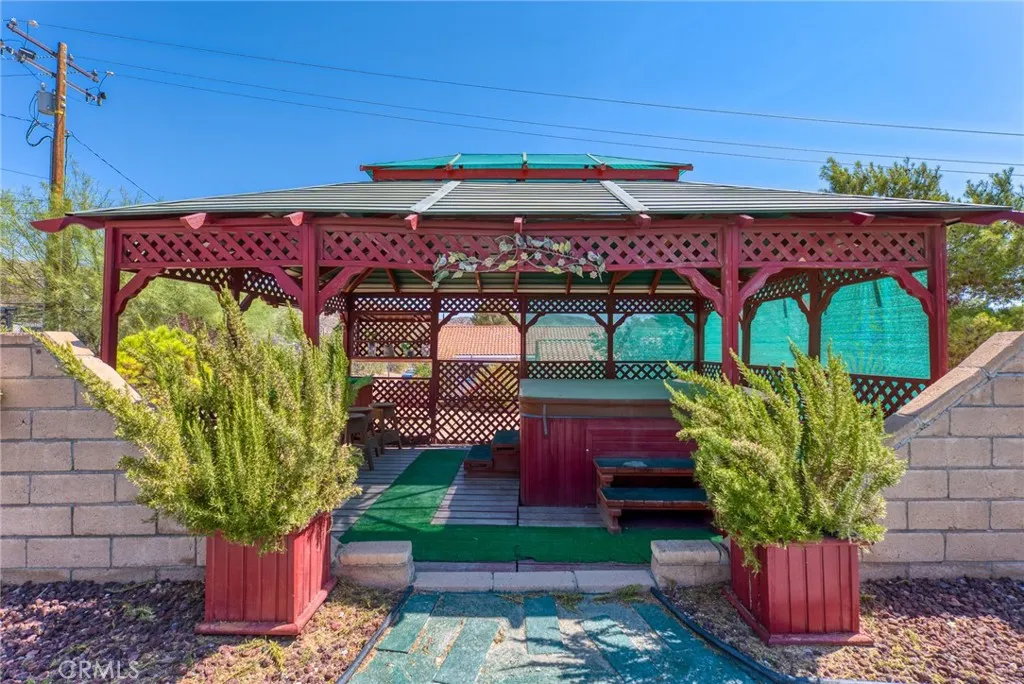 7515 Pinon Drive, Yucca Valley, California 92284 home-pic-32