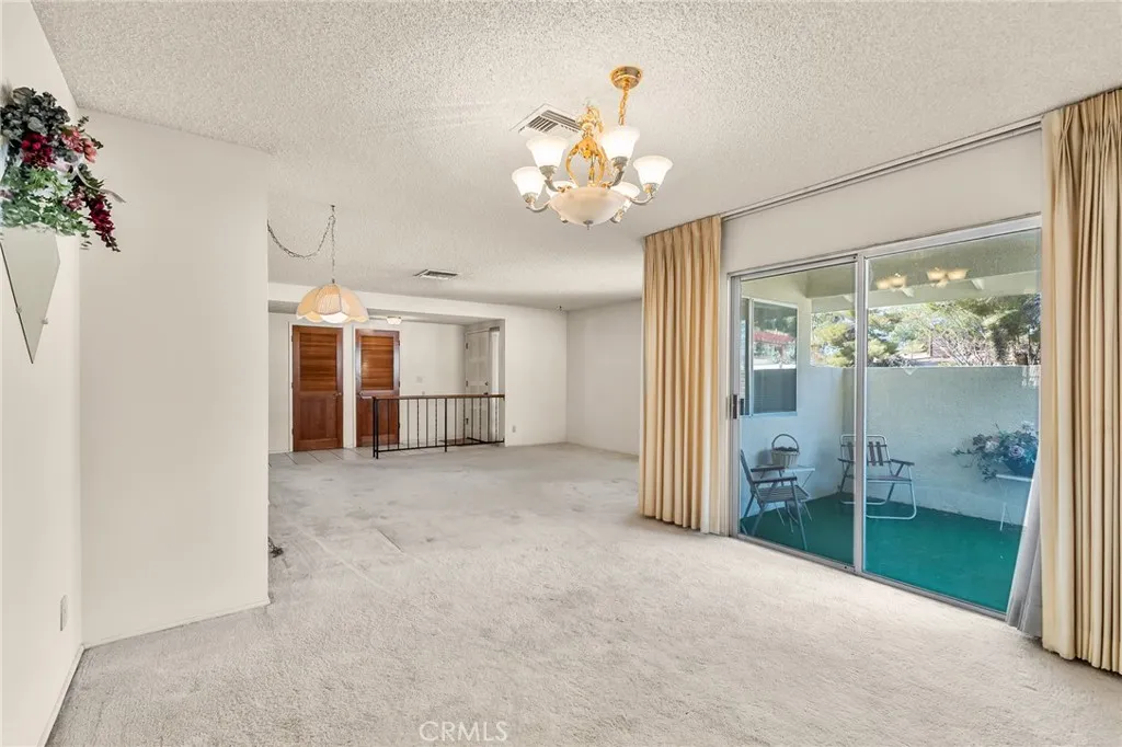 7515 Pinon Drive, Yucca Valley, California 92284 home-pic-6