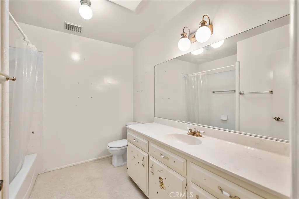 7515 Pinon Drive, Yucca Valley, California 92284 home-pic-19