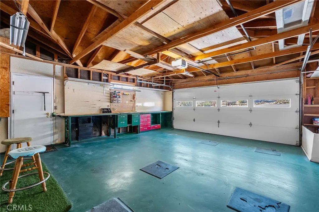 7515 Pinon Drive, Yucca Valley, California 92284 home-pic-25