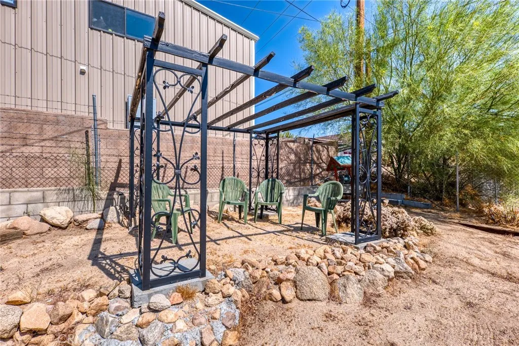 7515 Pinon Drive, Yucca Valley, California 92284 home-pic-28