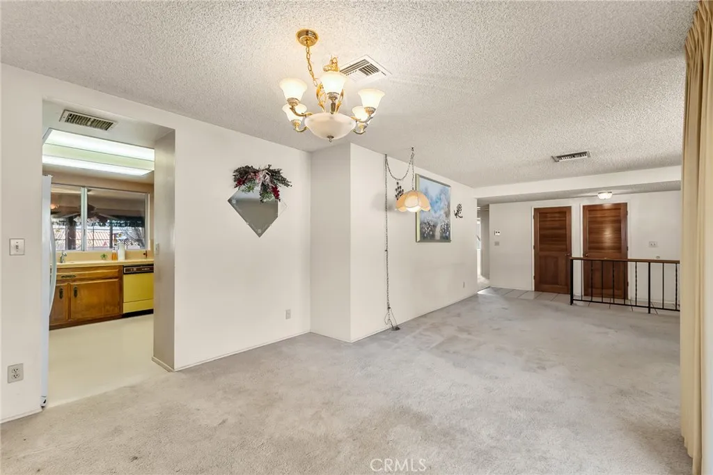 7515 Pinon Drive, Yucca Valley, California 92284 home-pic-7