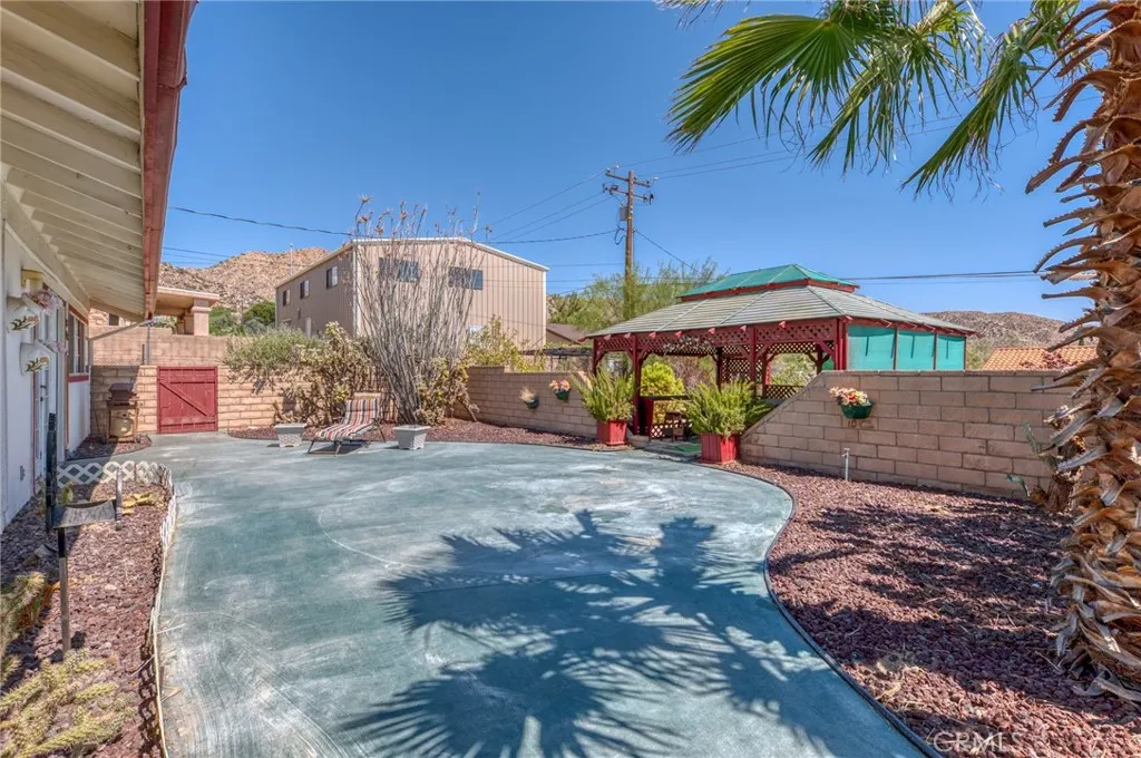 7515 Pinon Drive, Yucca Valley, California 92284 home-pic-36