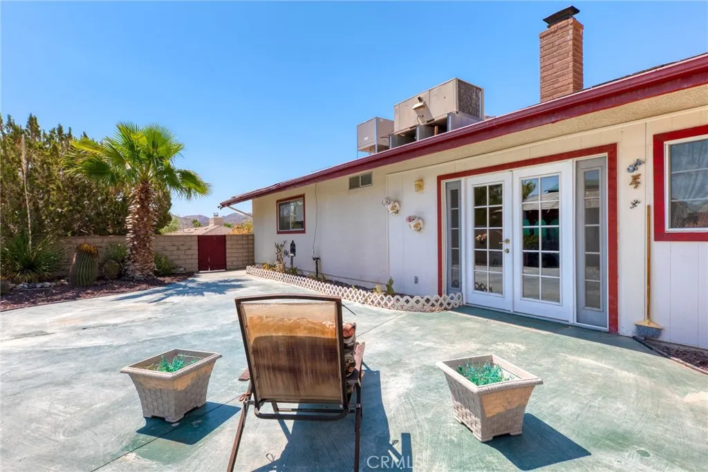 7515 Pinon Drive, Yucca Valley, California 92284 home-pic-35
